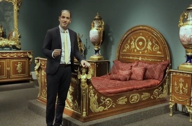 غرفة نوم الملك فاروق تُباع على موقع أمريكي بعد سرقتها من مصر عام 2013 .. تعرف على الخبر