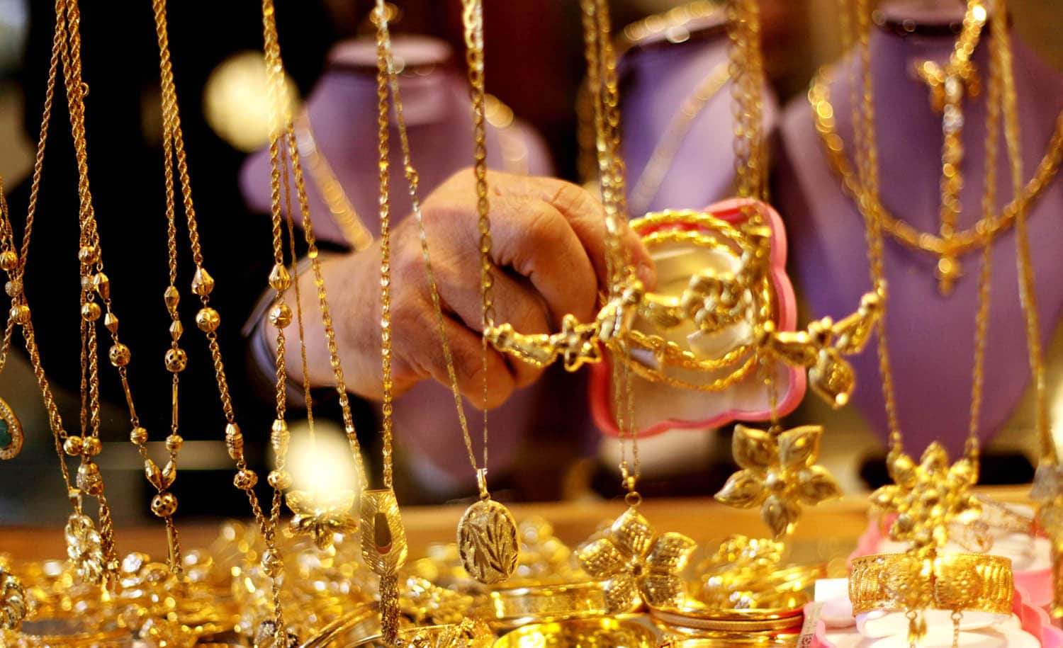 أسعار الذهب اليوم في مصر 2/4/2019 “حالة عدم استقرار” gold-price-today