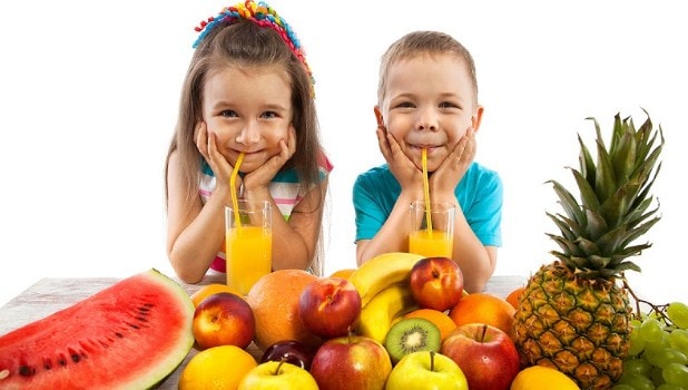 أطعمة تساعد الطفل على النمو بشكل سليم وتحذيرات من أطعمة ضارة للطفل